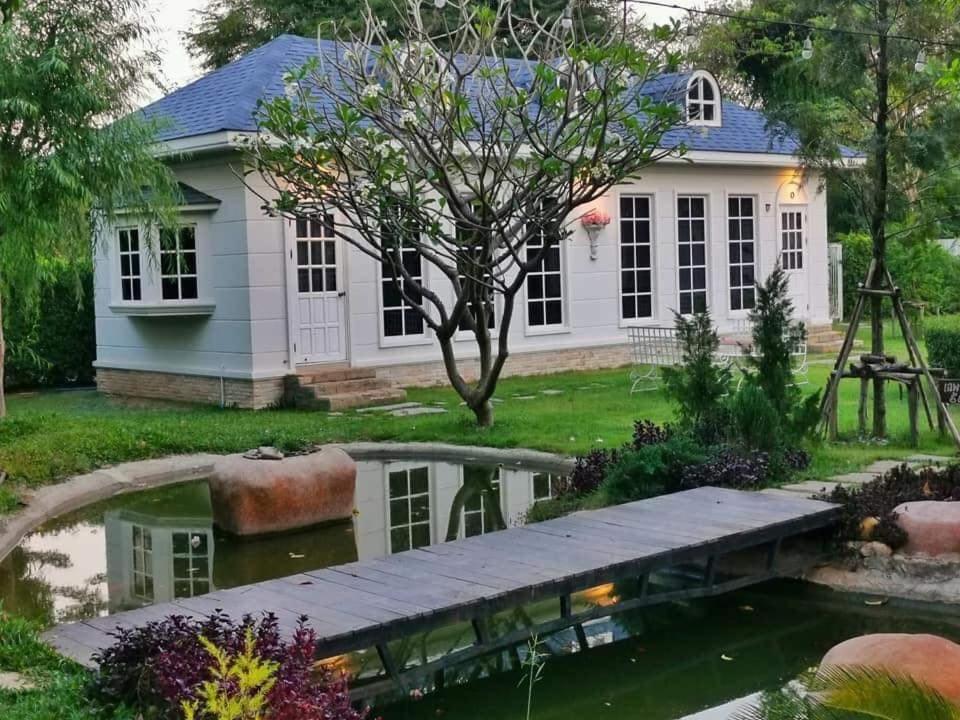 Je T'Aime Cafe & Villa Sing Buri Exterior photo